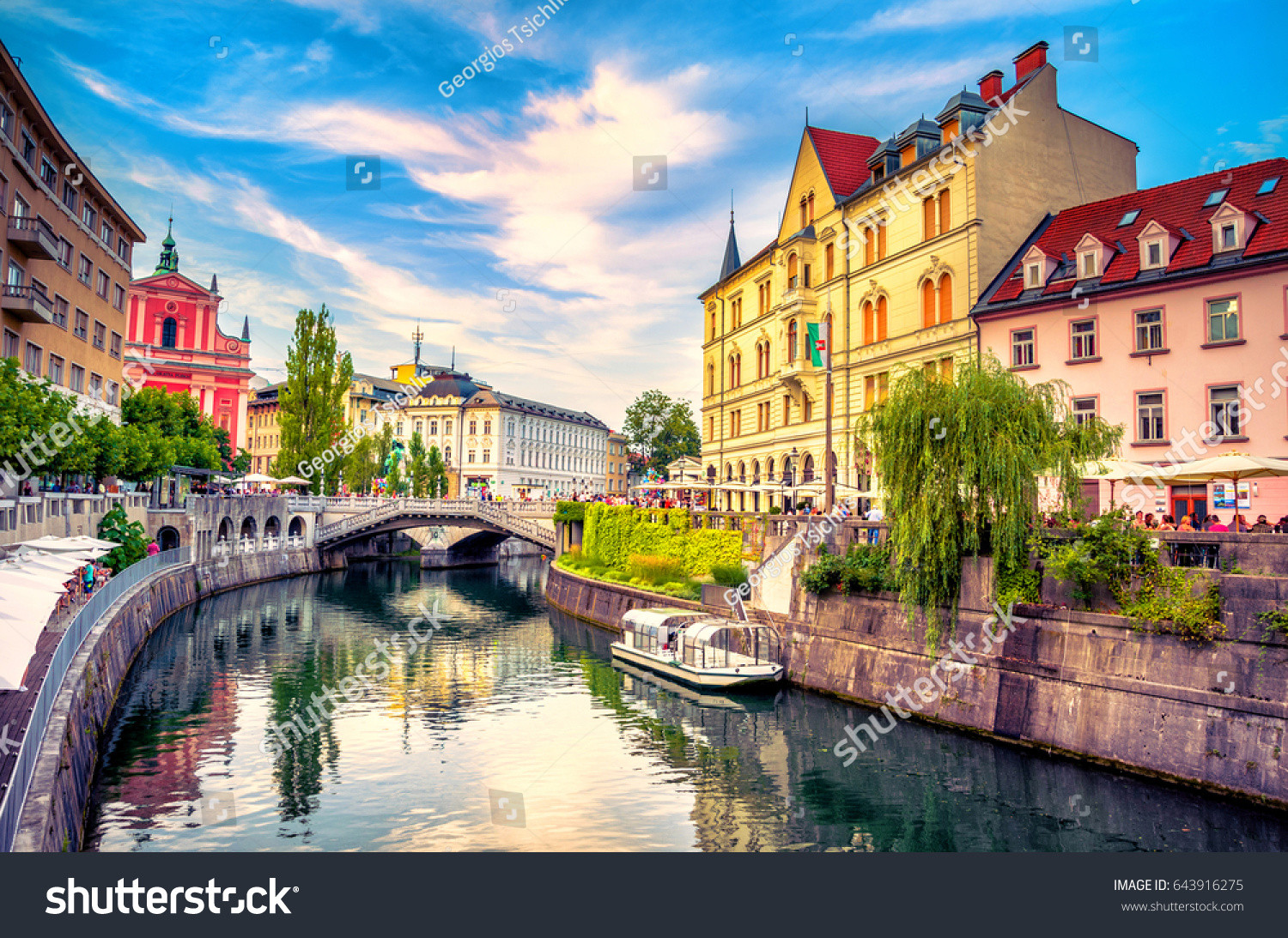 https://www.shutterstock.com/cs/image-photo/cityscape-view-on-ljubljanica-river-canal-643916275