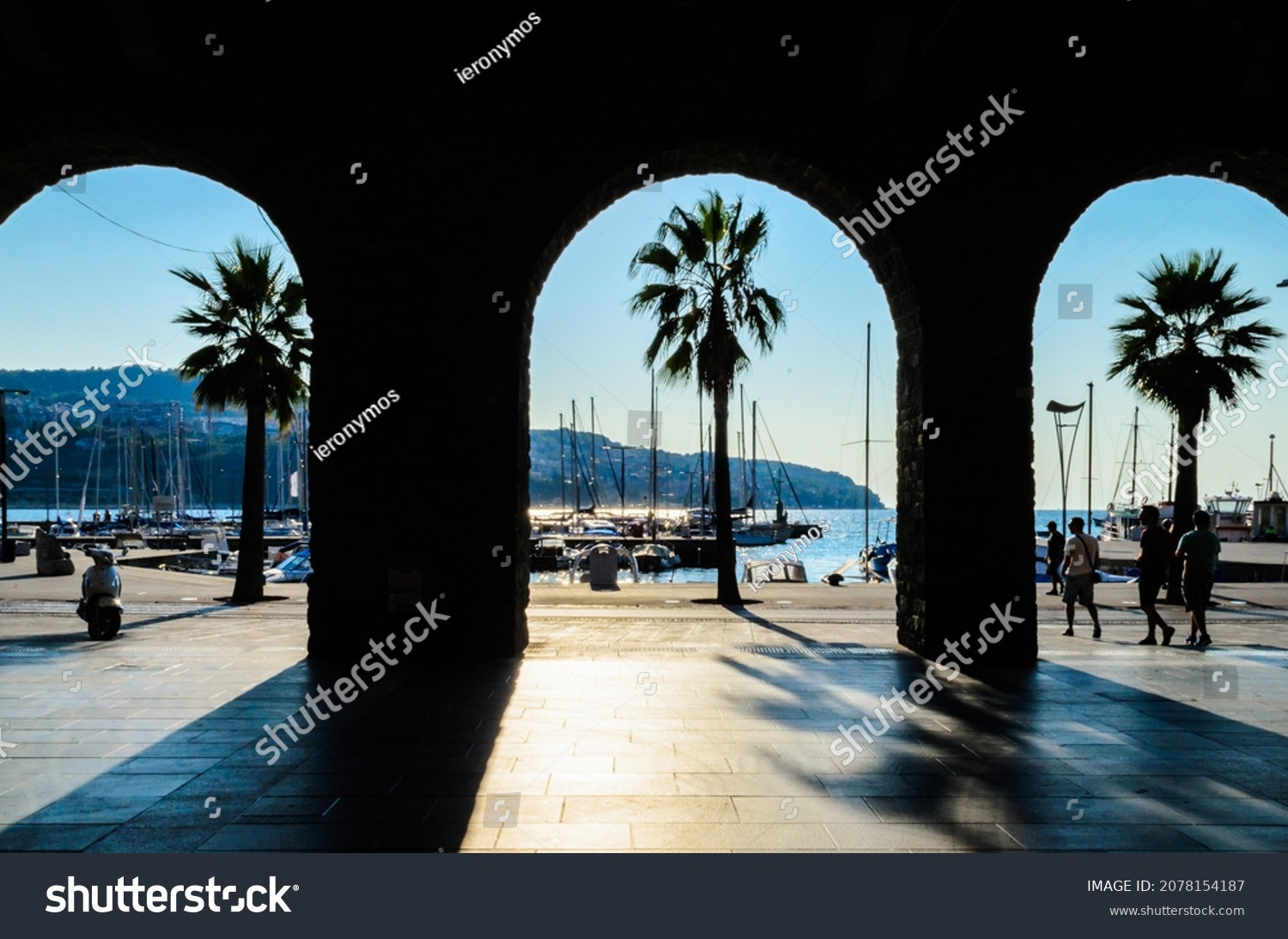 https://www.shutterstock.com/cs/image-photo/koper-slovenia-sept-11th-2015-beautiful-2078154187