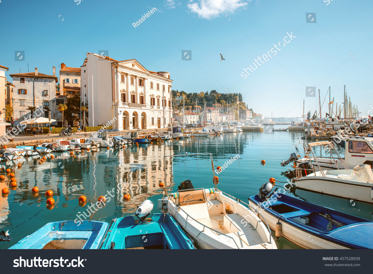 https://www.shutterstock.com/cs/image-photo/view-on-marina-boats-buoys-piran-457528939